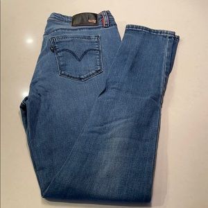 Levi’s 711 Skinny